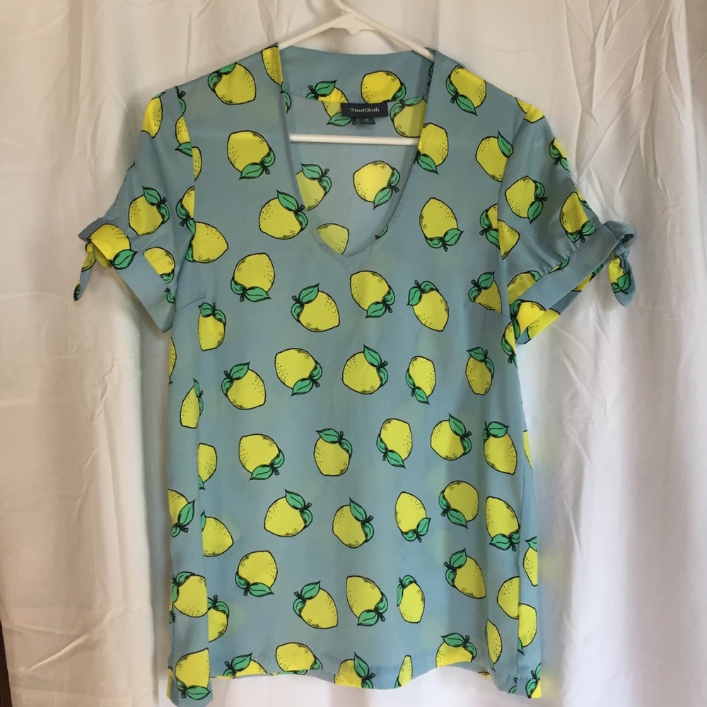 Ideal Discovery Short Sleeve Blouse in Lemons